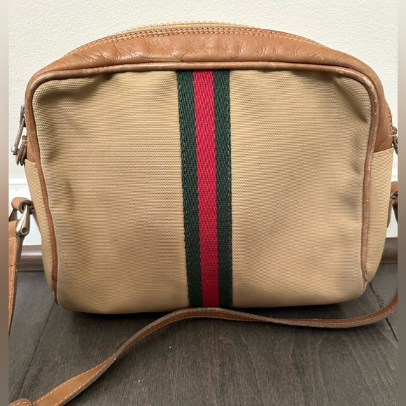 AUTHENTIC EUC GUCCI Crossbody - Picture 4 of 5